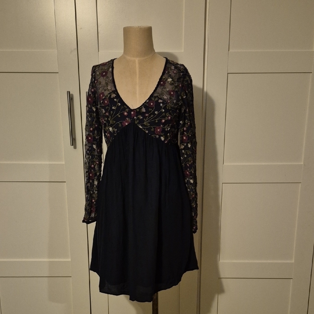 American Eagle Outfitters Black Floral Embroidered Long Sleeve Dress Sz Medium